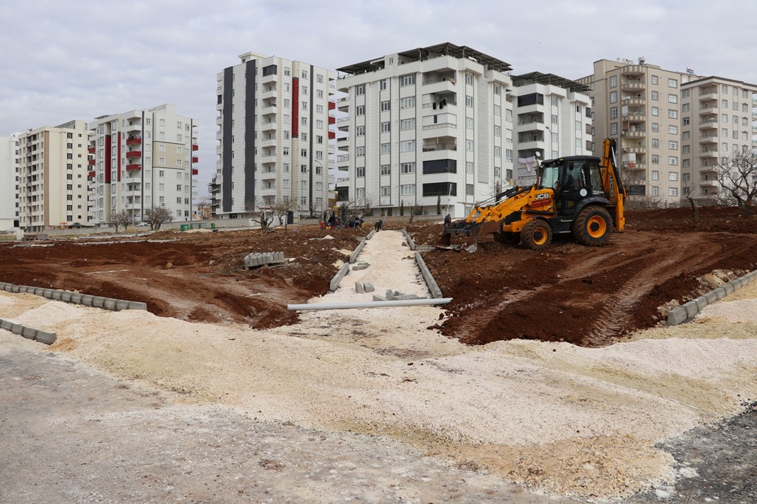 KARAKÖPRÜ PARKLARLA YEŞİLLENİYOR