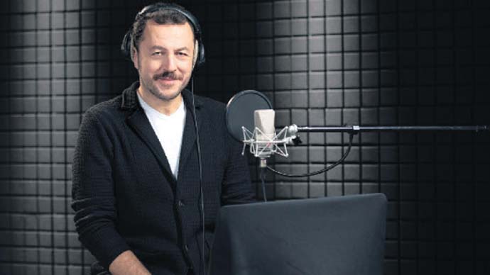 Yetkin Dikinciler, George Orwell’in en önemli eserleri arasında yer alan 1984’ü seslendirdi.