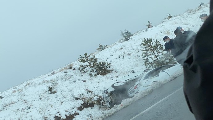 ANKARA `DA KAR YAĞIŞI TRAFİK KAZALARINI BERABERİNDE GETİRDİ