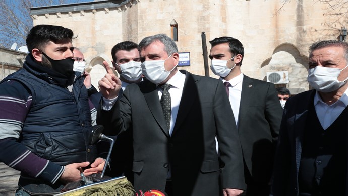 Başkan Beyazgül, Esnaf ve vatandaşlarla bir araya gelmeye devam ediyor