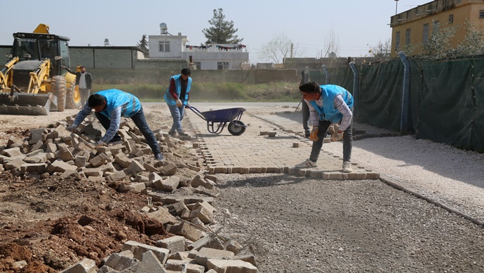 HALİLİYE BELEDİYESİ, 7 MAHALLEDE YENİ YOLLAR YAPIYOR