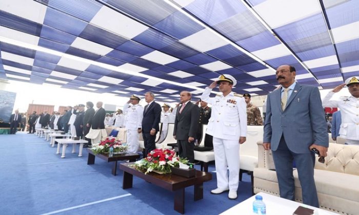 Pakistan MİLGEM Projesi’nin Üçüncü Gemisi Badr, Millî Savunma Bakanı Hulusi Akar ve Pakistan Başbakanı Şahbaz Şerif’in de Katıldığı Törenle Karaçi Tersanesinde Denize İndirildi