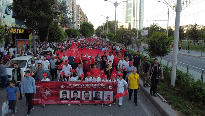 ŞANLIURFA 15 TEMMUZ’UN YIL DÖNÜMÜNDE TEK YÜREK OLDU