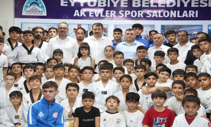 Vali Ayhan: Eyyübiye’de Elbirliğiyle Güzel Çalışmalar Yapacağız