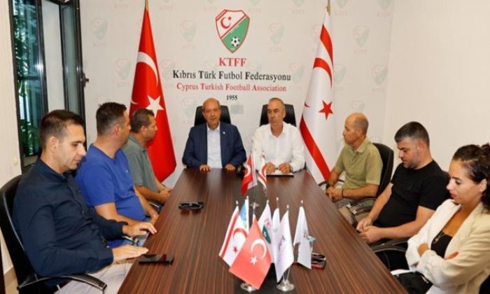 Cumhurbaşkanı Ersin Tatar, Kıbrıs Türk Futbol Federasyonu’nu ziyaret etti