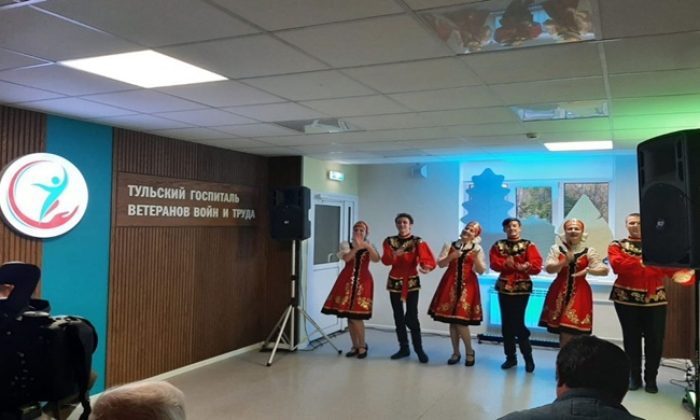 “Birleşik Rusya Kadın Hareketi” Tula bölgesindeki savaş ve emek gazileri hastanesinde konser düzenledi