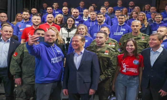 Bağımsız ve etkili bir güç: “Birleşik Rusya’nın Genç Muhafızları” kuruluşunun 18. yılını kutladı