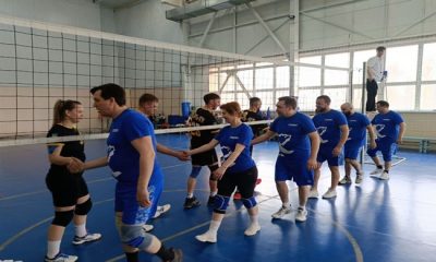 Birleşik Rusya, Surgut’ta parti temsilcileri arasında bölgesel voleybol şampiyonasının finalini düzenledi
