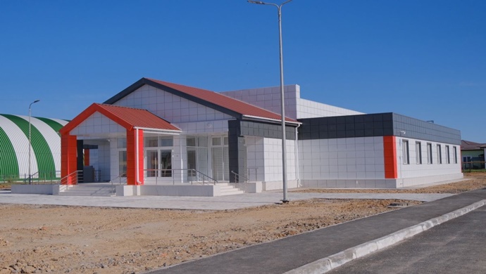 Halkın “Birleşik Rusya” programına göre Astrahan bölgesi köyünde yeni bir rekreasyon merkezinin inşaatı tamamlandı