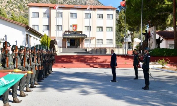 Cumhurbaşkanı Ersin Tatar, Güvenlik Kuvvetleri Komutanı Tümgeneral İlker Görgülü’yü ziyaret etti