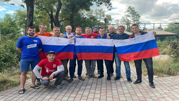 Moskova’nın Yuzhnoportovy bölgesindeki Birleşik Rusya şubesinin yönetici sekreteri Dmitriy Halturin: Mariupol’daki gönüllü misyonunun temel görevleri hastanede çalışmak, insani yardım ulaştırmak ve yerel sakinlere yönelik yardım sağlamaktı